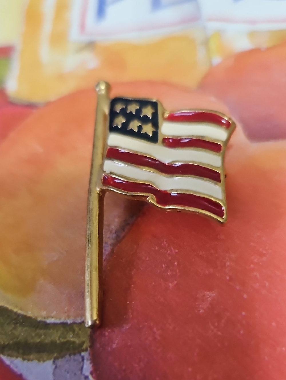 USA Flag Brooch Pin PATRRIOTIC GOLD TONES RW&B